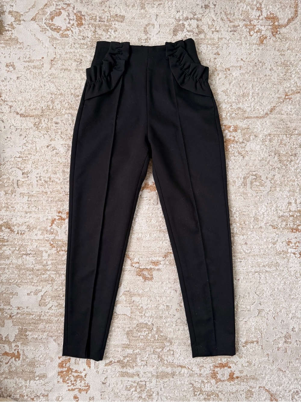 ** SO CUTE!! ** Elliatt Black High-Waist Skinny Trousers with Ruffle Waist XS